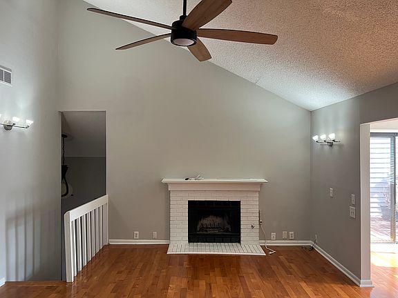 3rd image of 15 Dunwoody Springs Dr