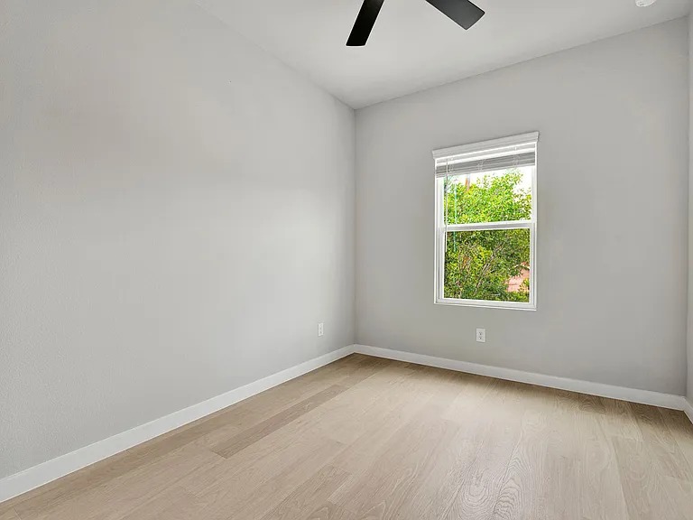 521 Dakota St — Photo 27