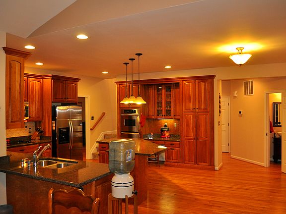 2nd image of 741 Sharpsburg Dr