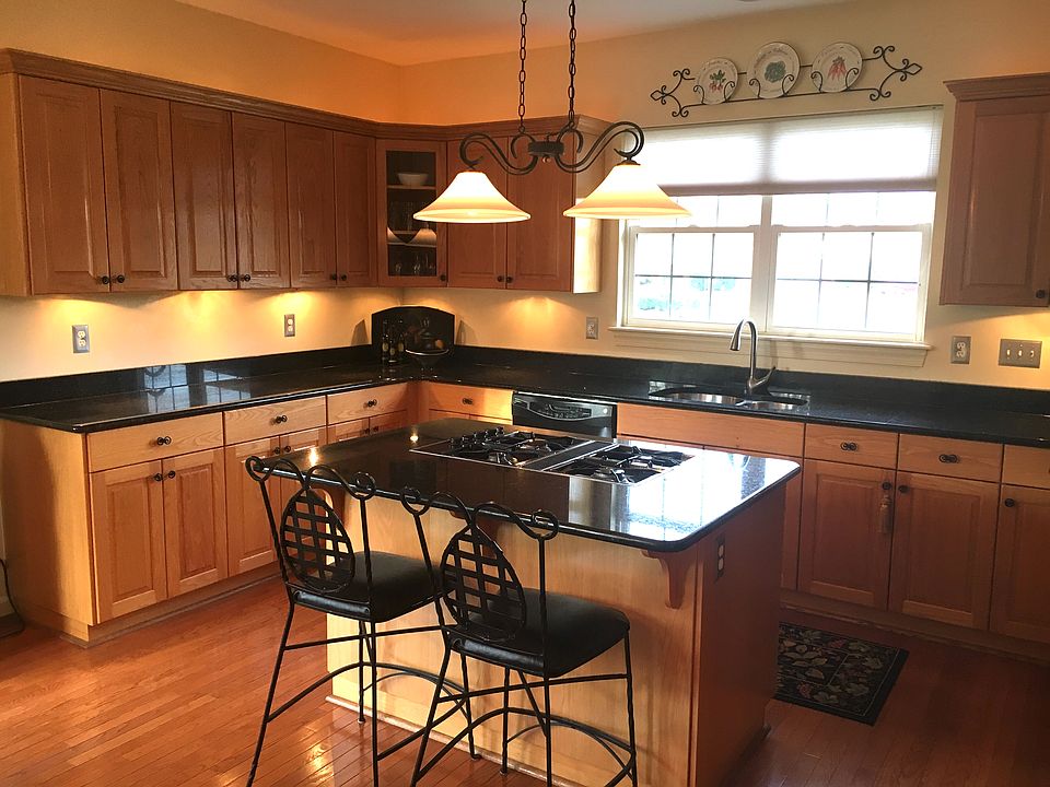 Eat-in Kitchen