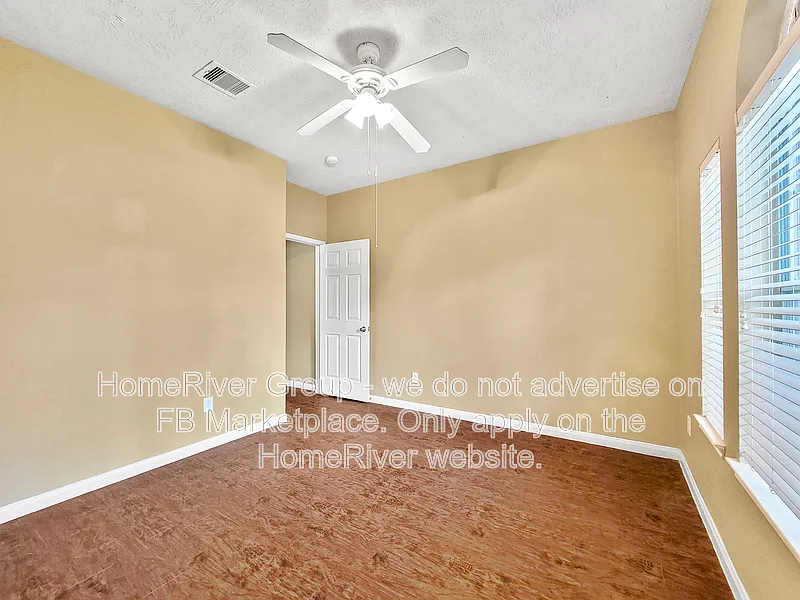 4 bed, 2.0 bath, 2427 sqft, $2,750 — Photo 2