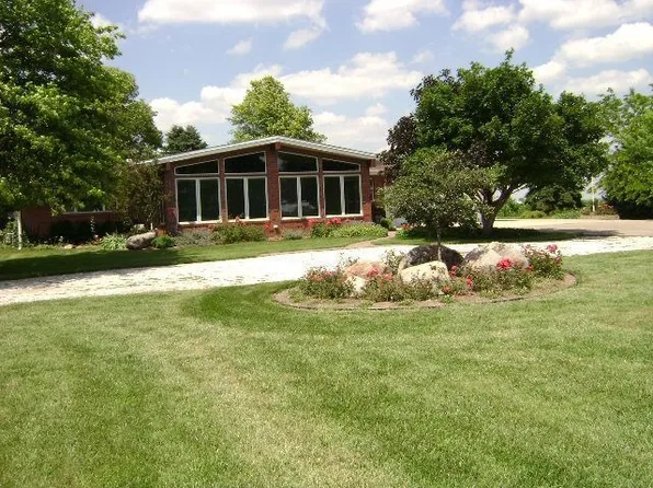 5050 W 12th St, Hastings, NE 68901