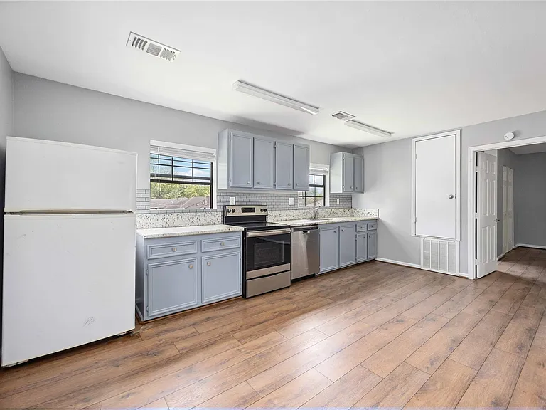 2119 N Austin Ave #C — Photo 9