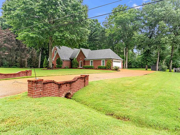 3rd image of 170 Forest Edge Dr