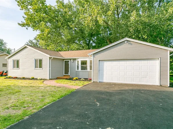 2120 Maiden Ln, Rochester, NY 14626