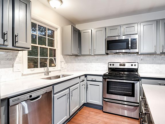 4th image of 528 Bluewater Dr