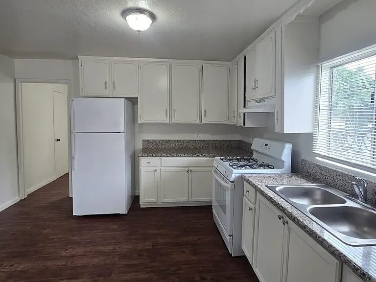 2513 S 10th St — Photo 9