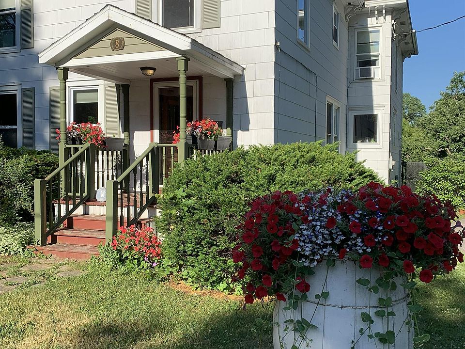 1st image of 8 College St