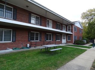 2818 Dundee Rd #4A, Northbrook, IL 60062