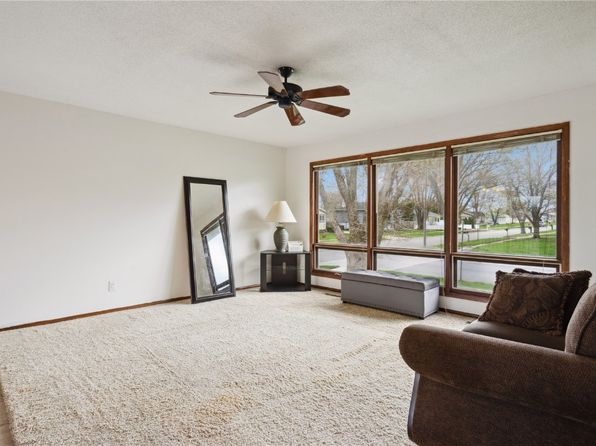40 11th Ave, Hiawatha, IA 52233