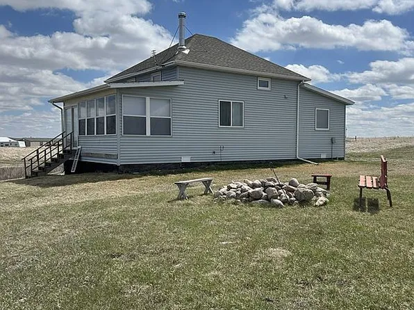 995 8f St NW, Mercer, ND 58559