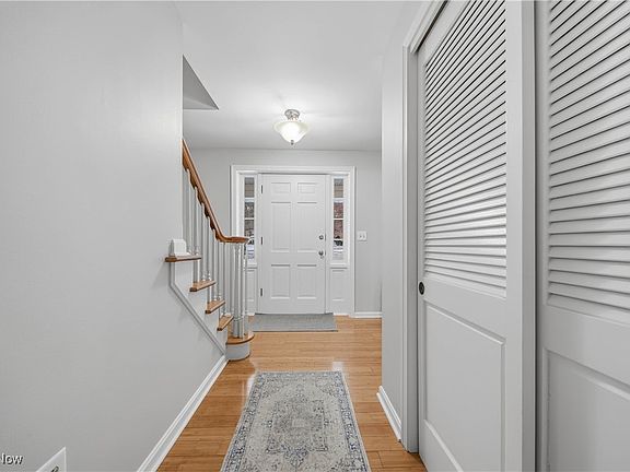 3rd image of 762 Summit Cir SE