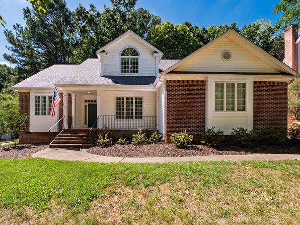 222 Highlands Lake Dr, Cary, NC 27518