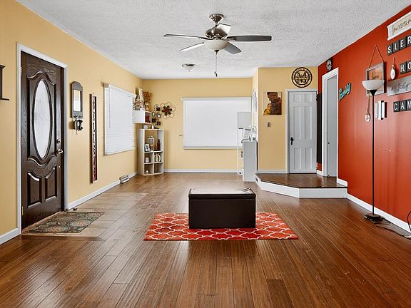 3rd image of 986 Woodland Rd