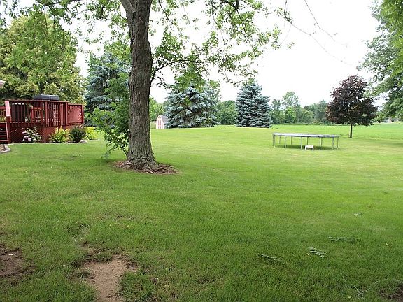 3rd image of 19843 Bluff Dr