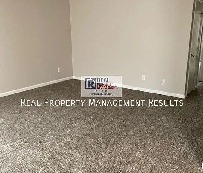 251 E Mulberry St — Photo 4