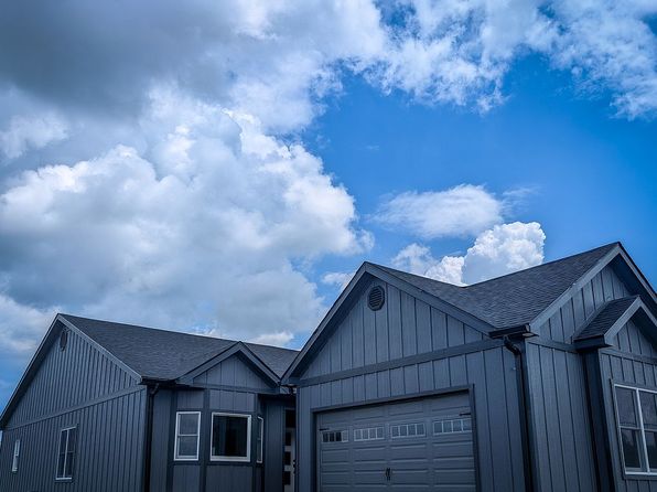 105 Evergreen Ln