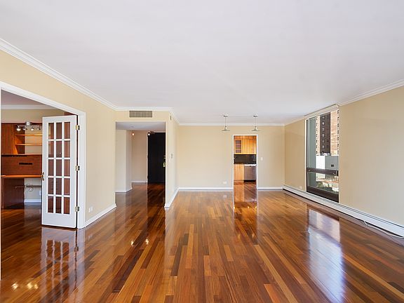 4th image of 100 E Bellevue Pl APT 8E
