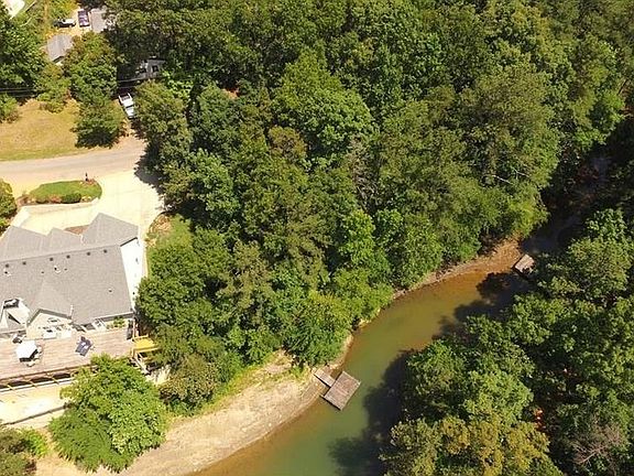 2nd image of 3489 Shoreland Dr