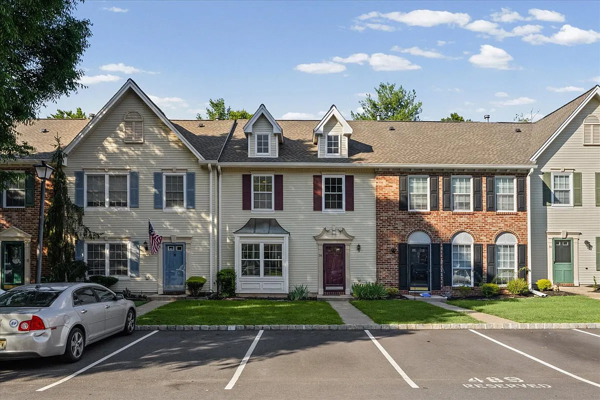 3 bed, 2.5 bath, 1760 sqft, $3,350 — Photo 2