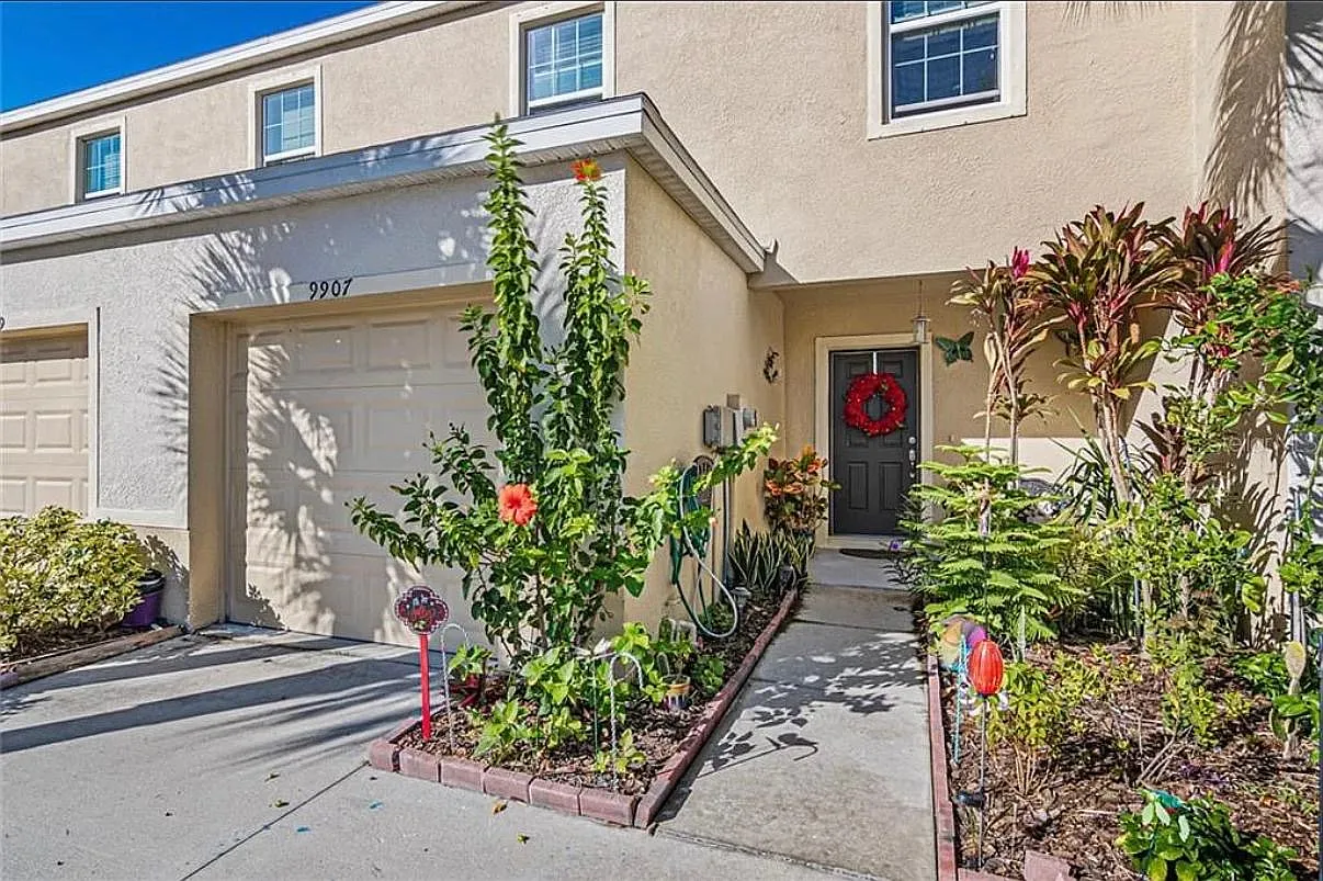 3 bed, 2.5 bath, 1478 sqft, $2,200 — Photo 3