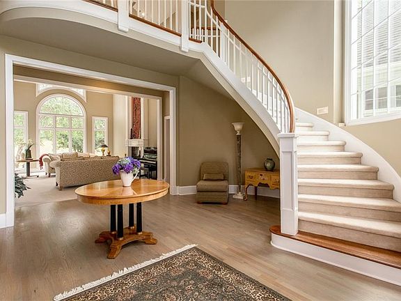 5th image of 790 Parkside Trl NW