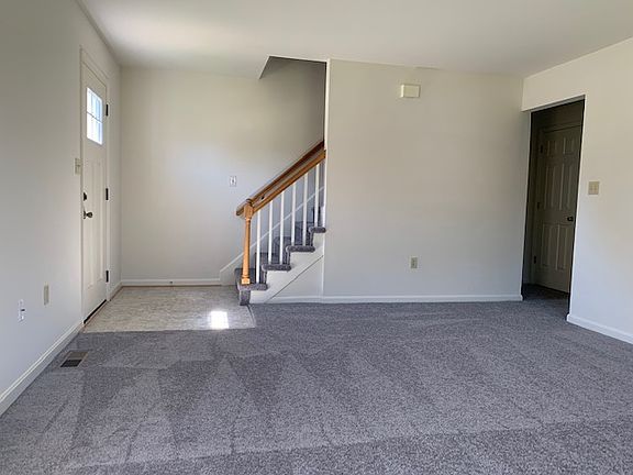 3rd image of 400 Lyndale Ct