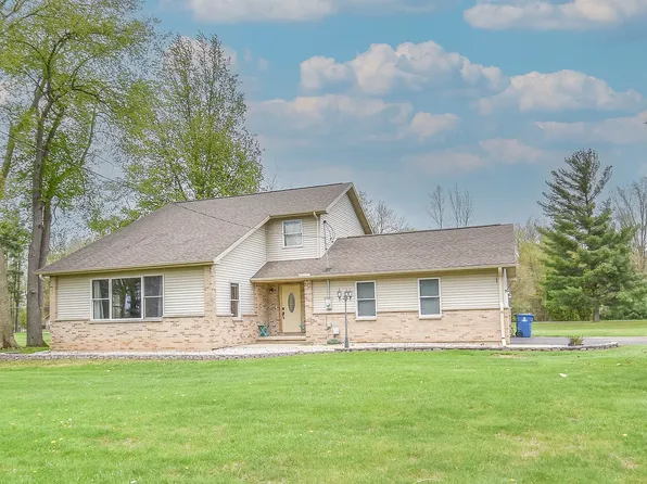 912 Miller Dr, Quincy, MI 49082