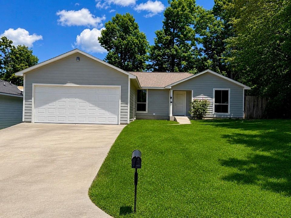1st image of 422 Pine Harbor Dr