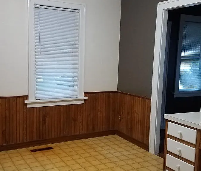 1040 Rose Ave E — Photo 26