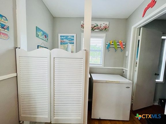 5th image of 28 N Blackburn Ave