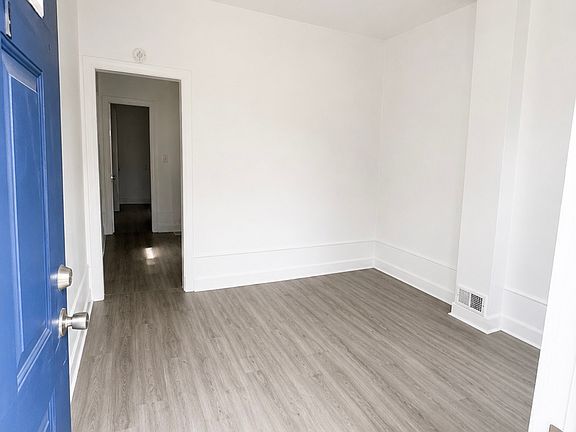 2nd image of 134 Thompson St #34