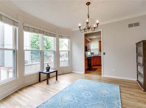 5th image of 14317 Bond St