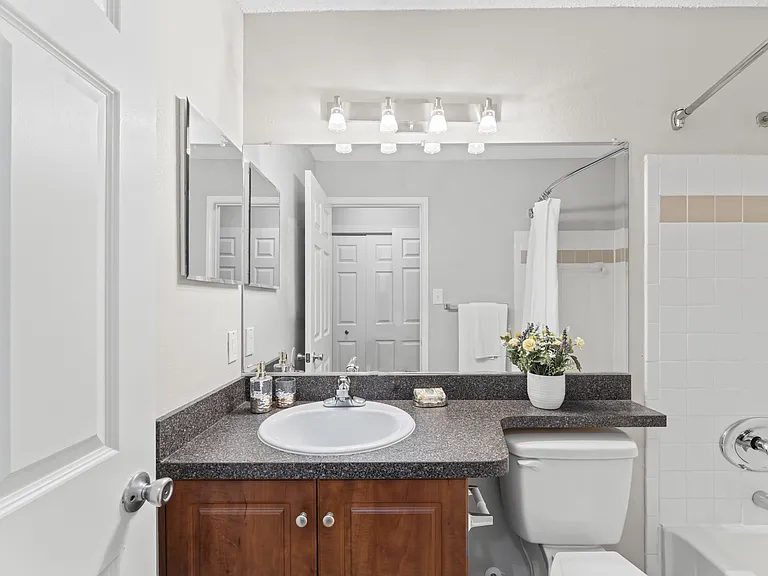 Middletown Brooke Apartments — Photo 24
