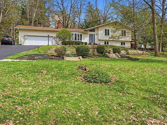 4th image of 328 Pine Tree Dr NE