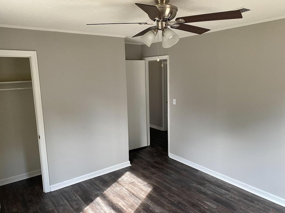 2nd image of 402 Metropolitan Ct