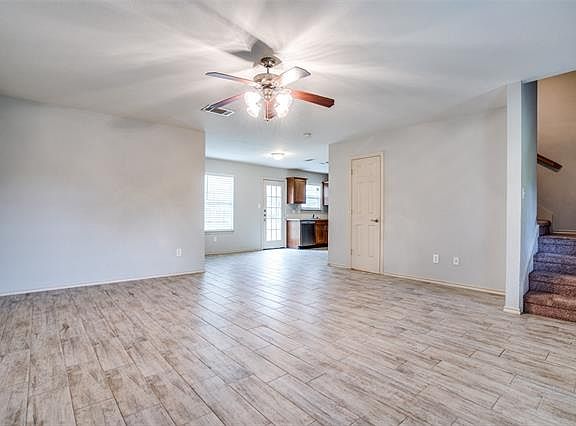 2nd image of 1101 Parkway Trl