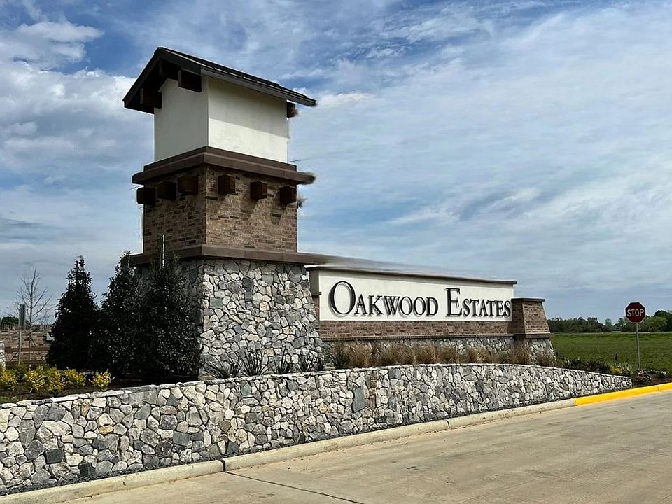 At Oakwood Estates, adventure is always close to home on the 28-acre community lake. Relax at the l