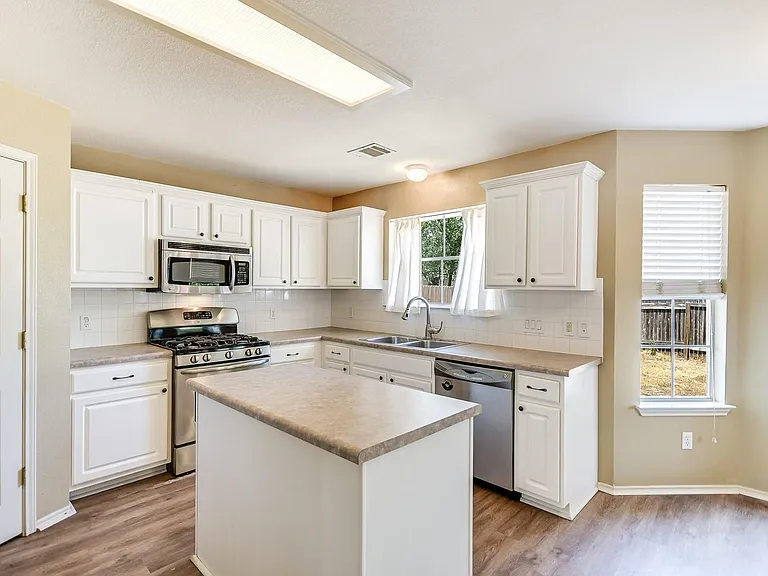 14440 Lilley Brook Cv — Photo 4