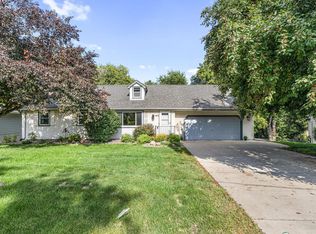 475 Centennial Dr, Roseville, MN 55113
