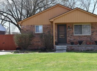23550 Glenbrook St, Saint Clair Shores, MI 48082