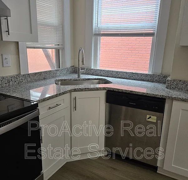 910 Colonial Ave — Photo 12