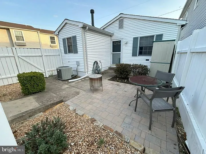 303 4th Ave — Photo 15