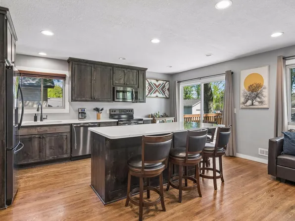 833 Oriole Dr, Apple Valley, MN 55124
