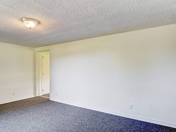 5th image of 609 Lake Ave