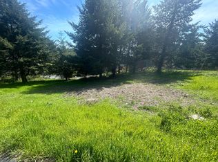 56 Vista Rd, Whitethorn, CA 95589