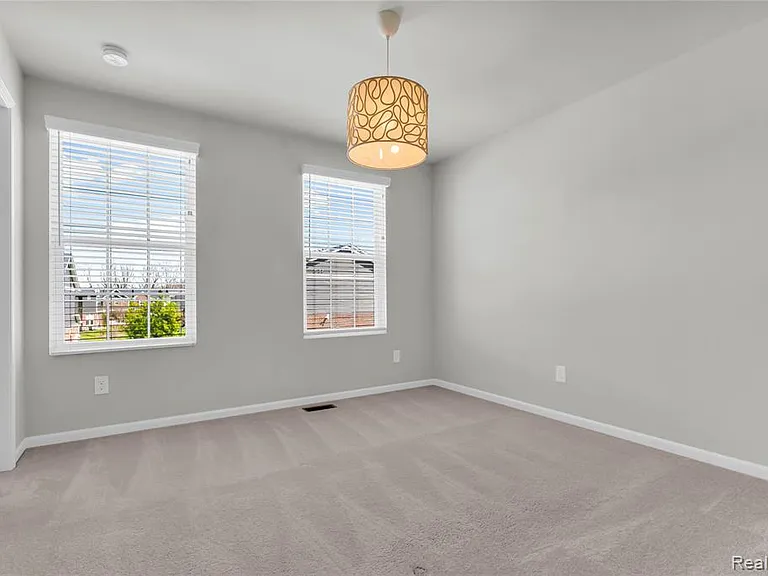 313 Strawberry Dr — Photo 24