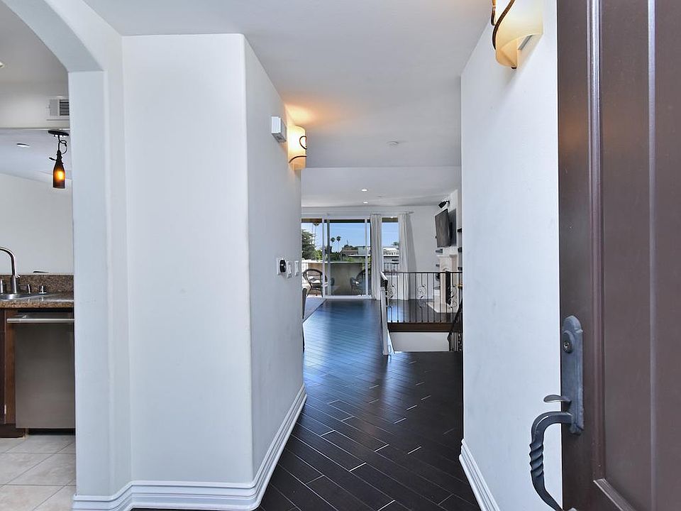 1st image of 13200 Moorpark St APT 408