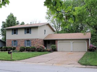 10 Twin Oaks Dr, Saint Peters, MO 63376