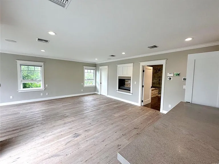 1616 N Ogden Dr — Photo 38